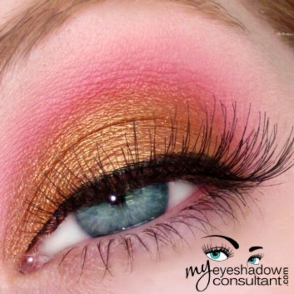 MAC Satin Eyeshadow in Sushi Flower (Barbie Pink With Satin Finish) - Picture 5 of 11